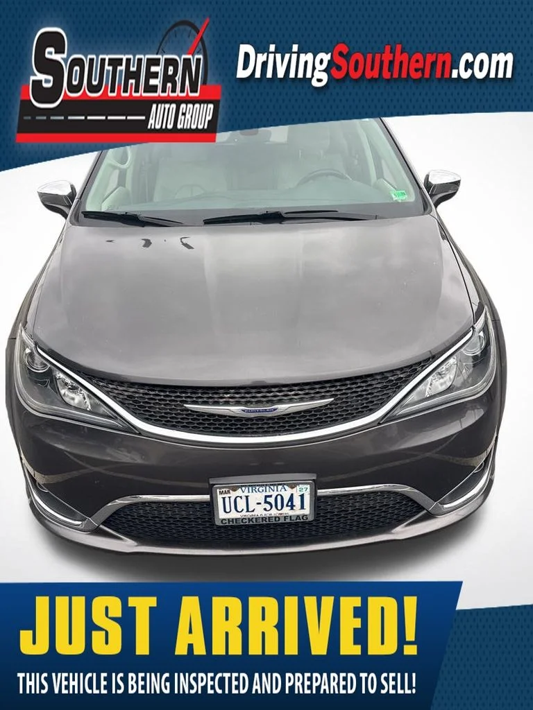 2020 Chrysler Pacifica Limited's photo