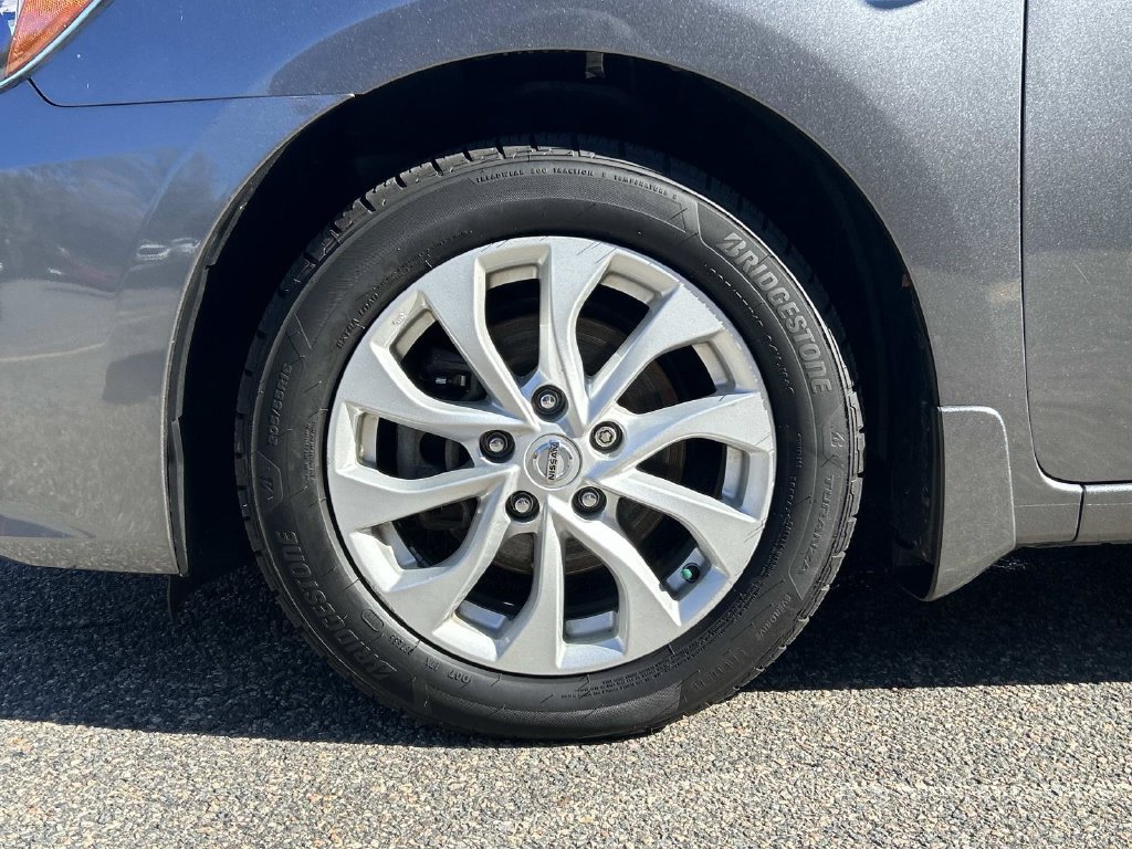 Used 2019 Gray Nissan SV image 9