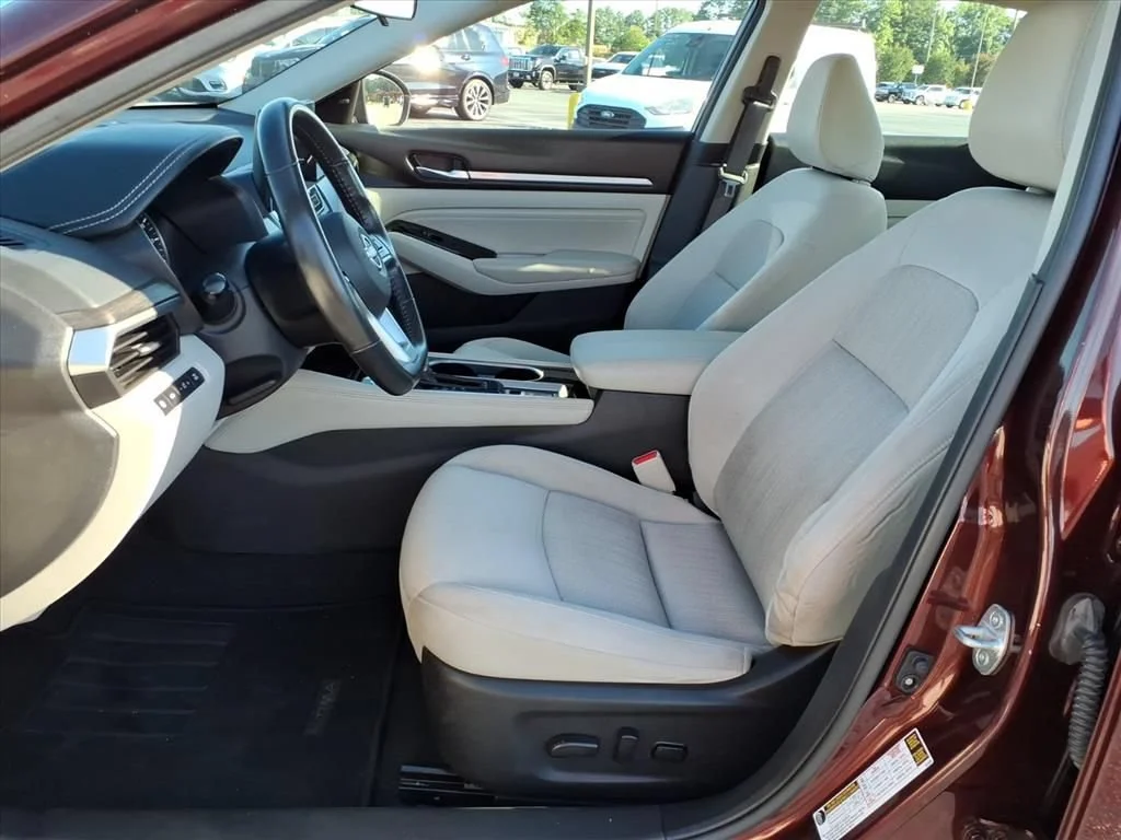 Used 2023 Red Nissan SV FWD image 3