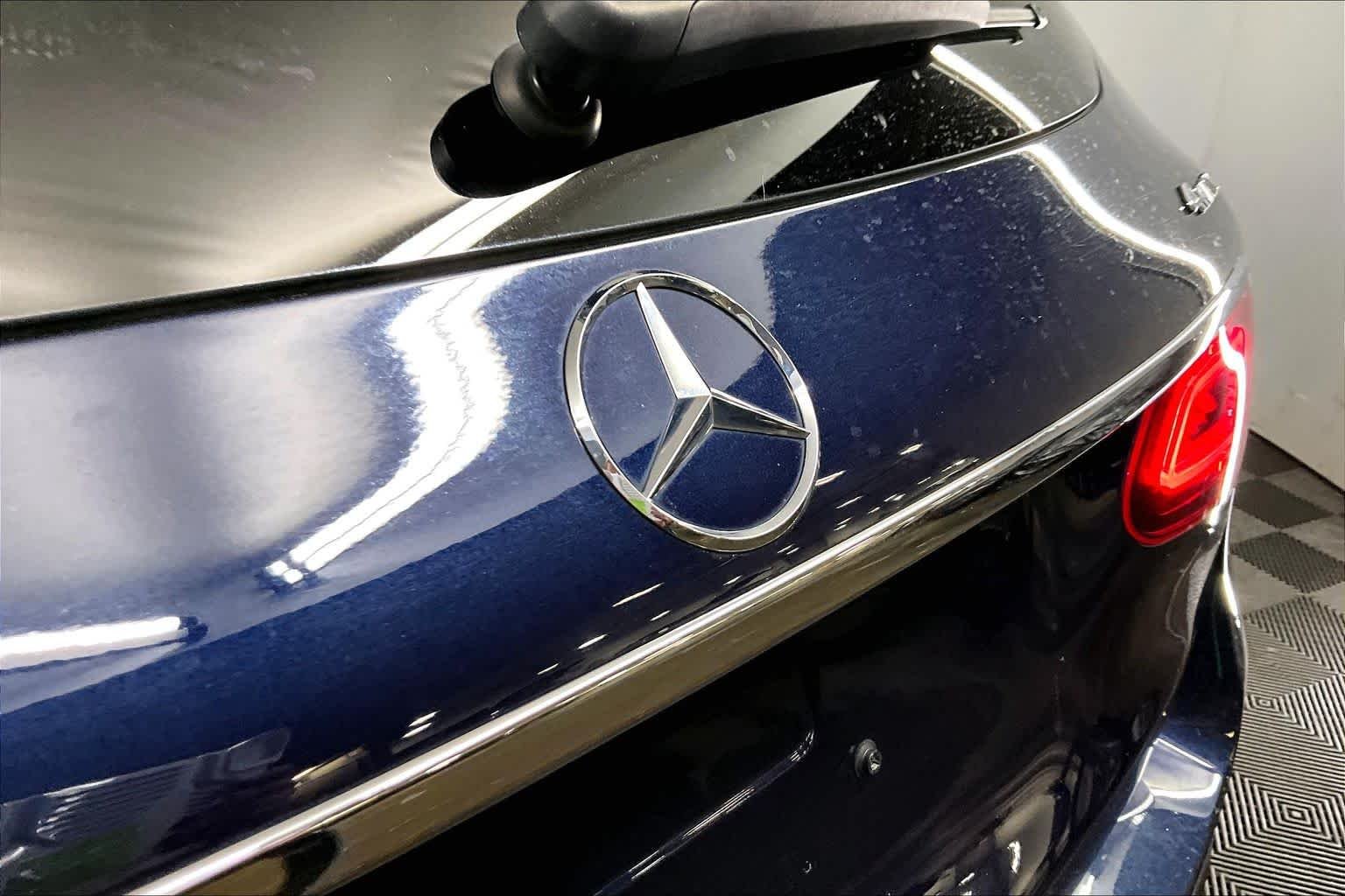 Used 2020 Lunar Blue Metallic Mercedes-Benz GLC 300 image 30
