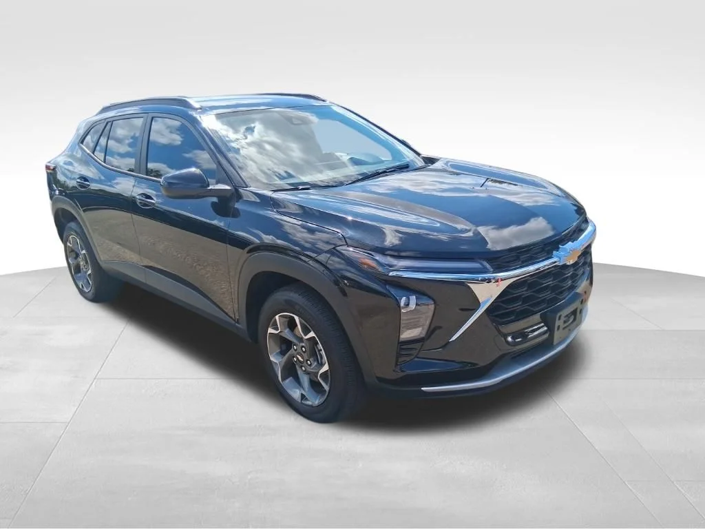 Used 2025 Black Chevrolet LT image 3