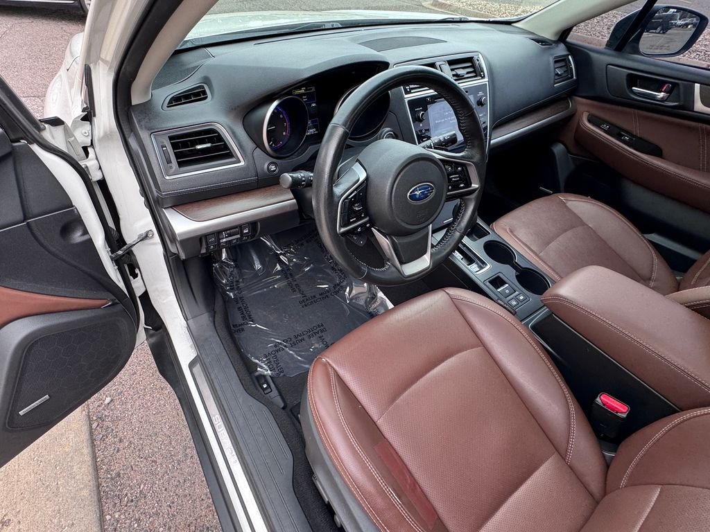 Used 2018 White Subaru 2.5i image 23