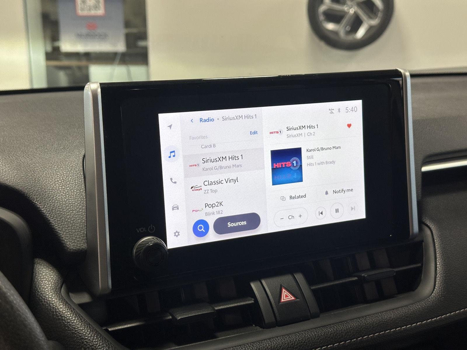 2024 Toyota RAV4 XLE - Photo 6
