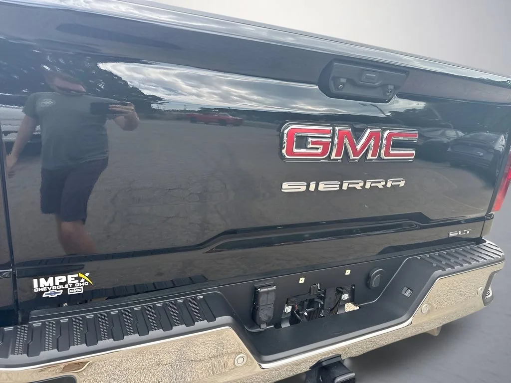 Used 2026 Onyx Black GMC SLT image 31