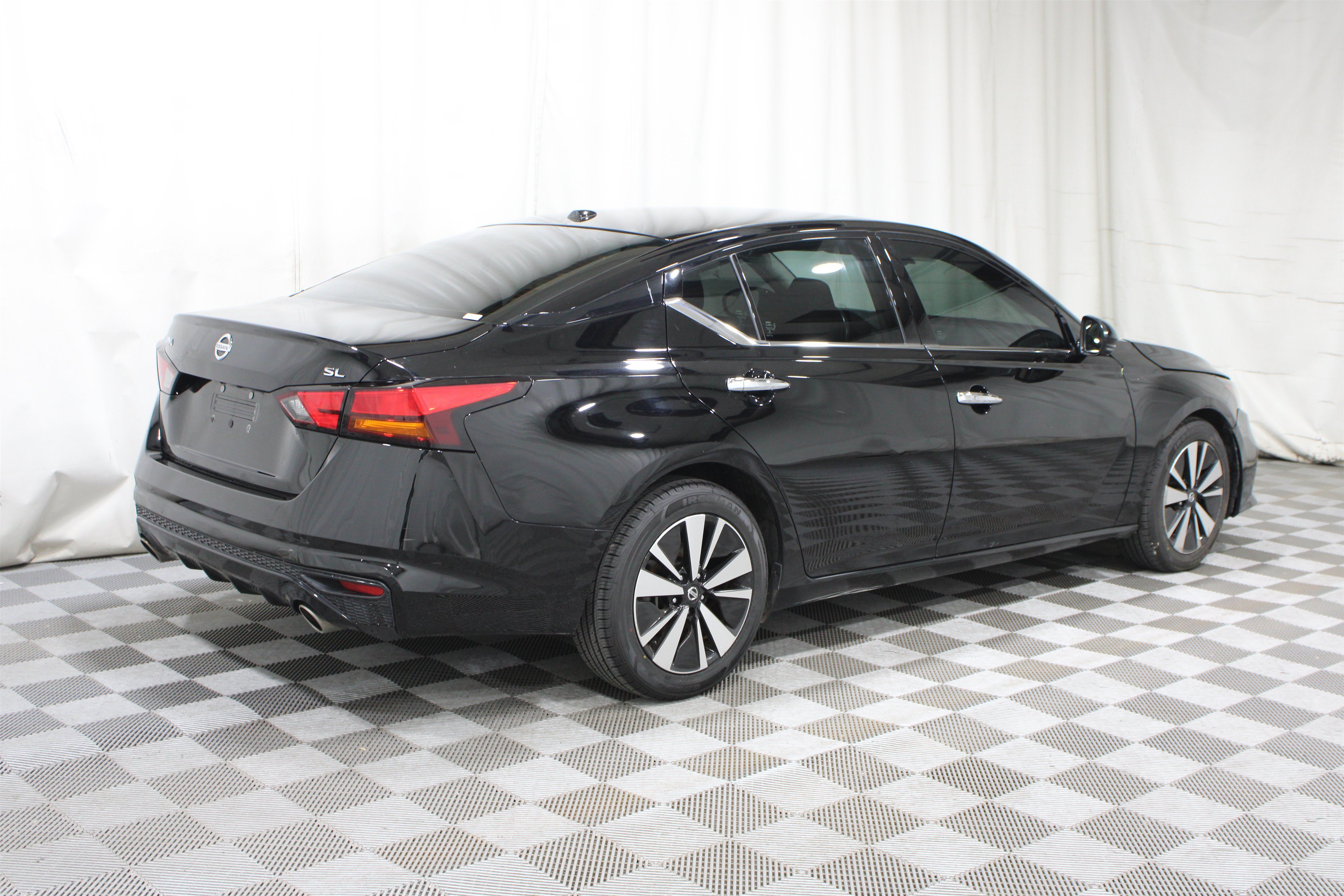 Used 2020 Super Black Nissan 2.5 SL image 29