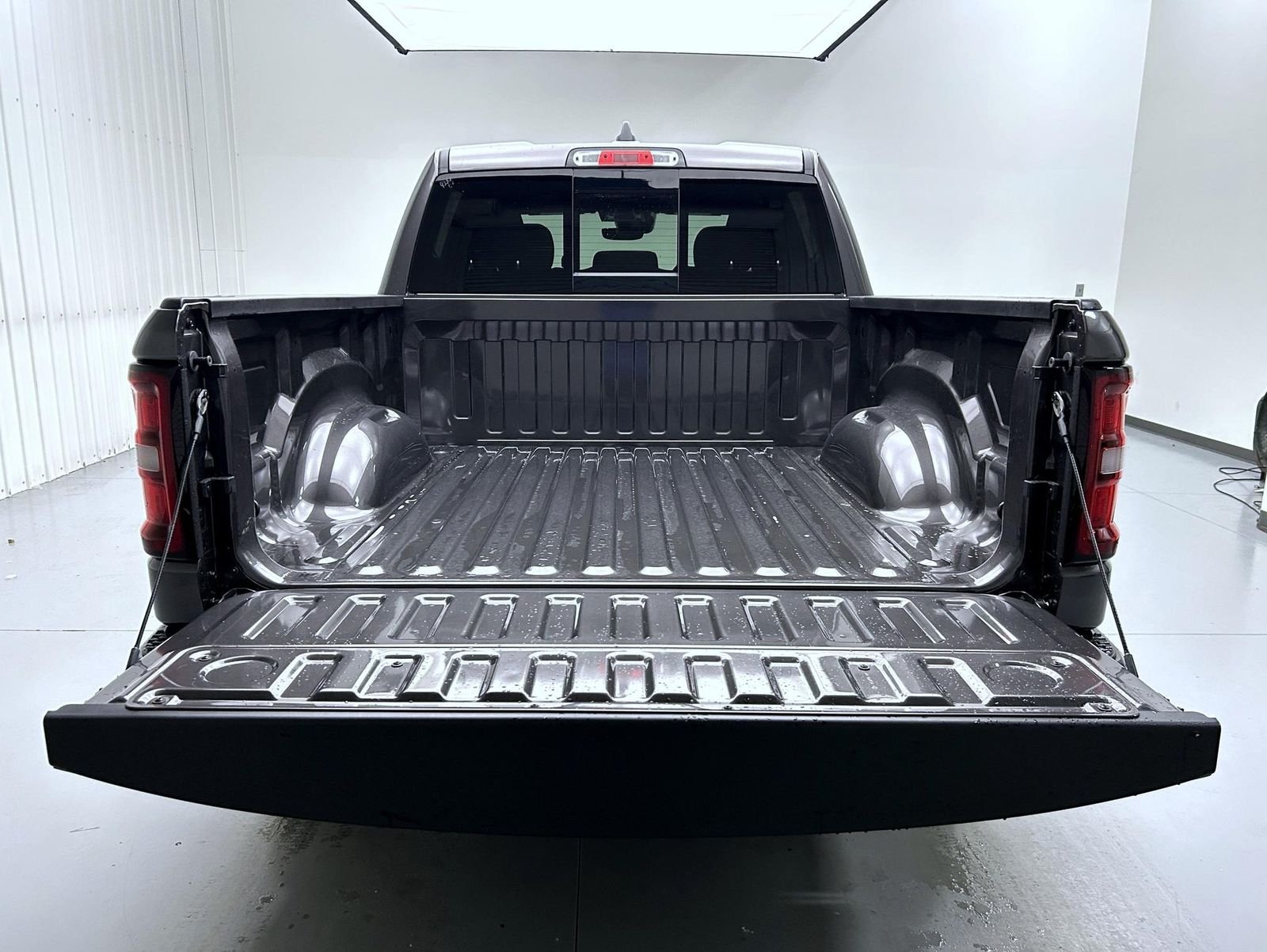 New 2026 Granite Crystal Metallic Clear-Coat Exterior Paint RAM Big Horn/Lone Star image 21