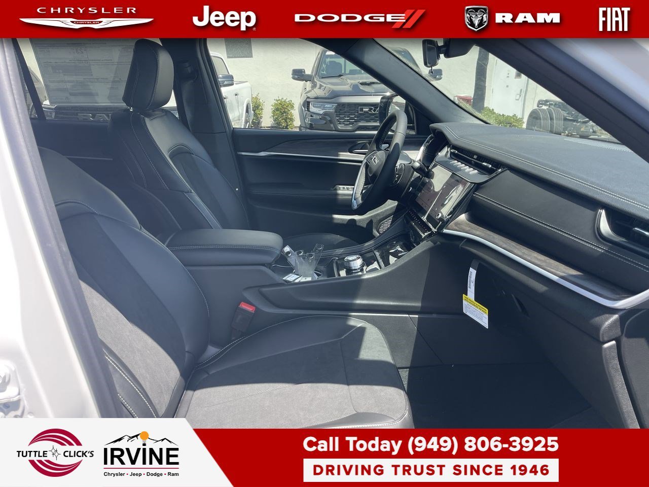 New 2026 Bright White Clear-Coat Exterior Paint Jeep Laredo Altitude image 16