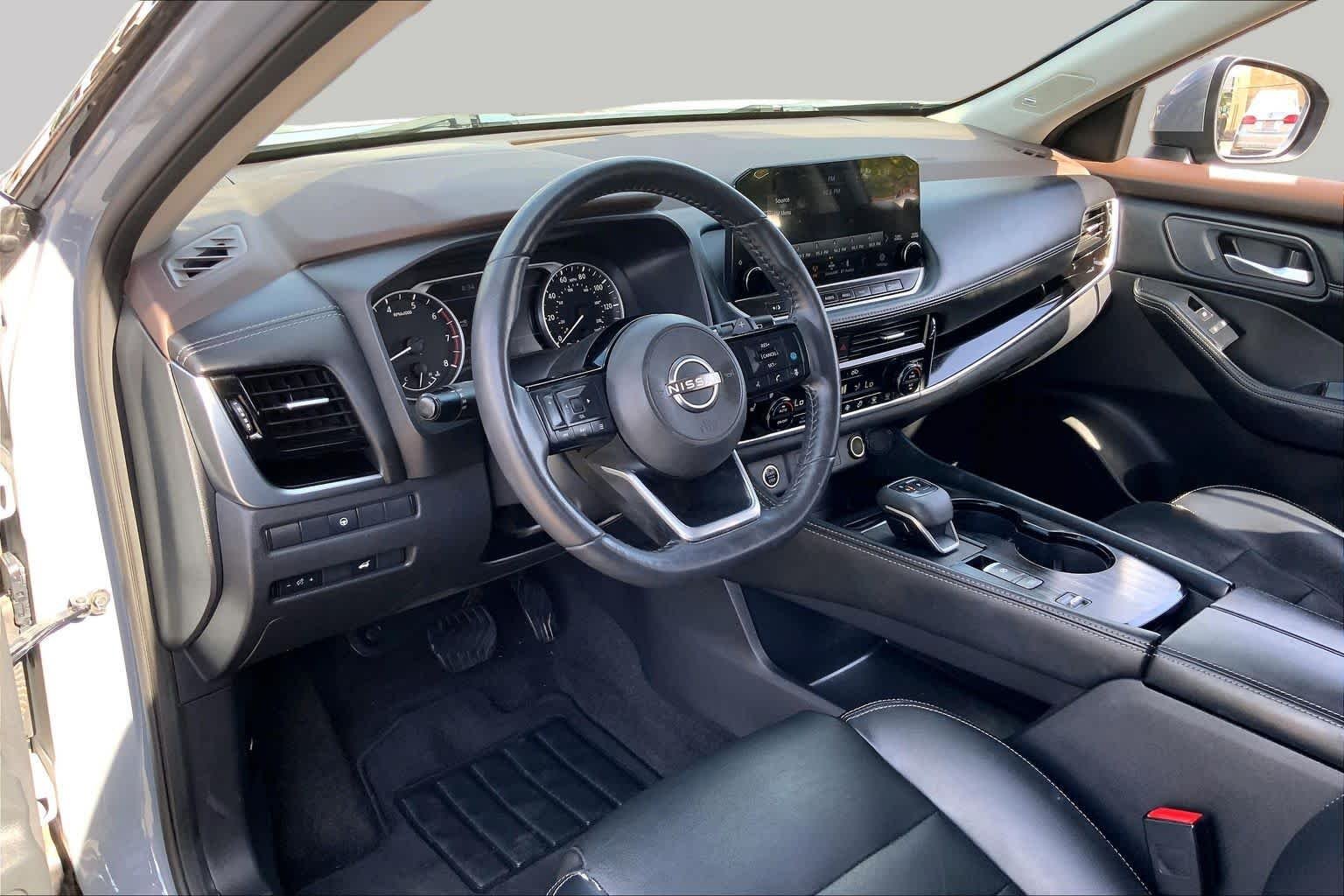 Used 2023 Boulder Gray Pearl Nissan SL image 17