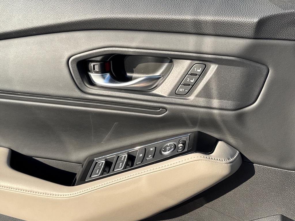 Used 2023 Platinum White Pearl Honda Touring image 23