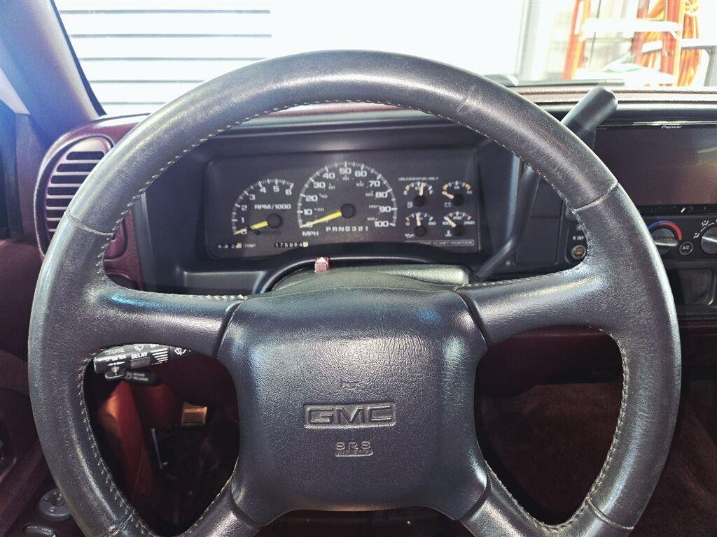 Used 1999 Summit White GMC BASE image 12
