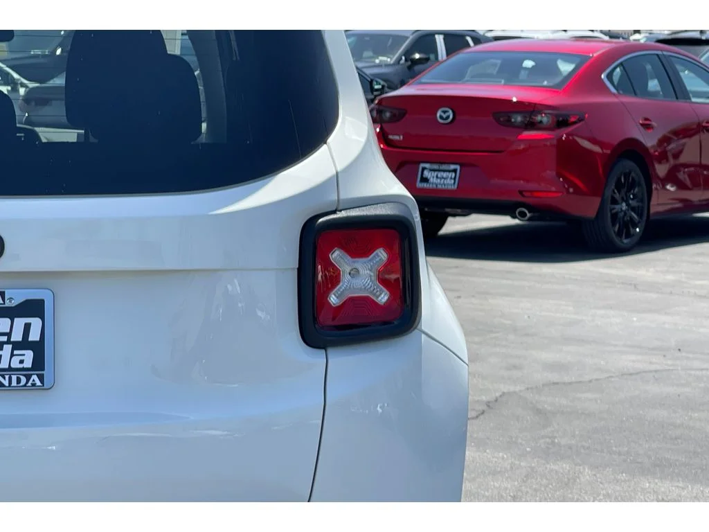 Used 2017 Alpine White Jeep Altitude image 16