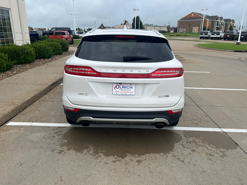 Used 2015 White Platinum Tri-Coat Metallic Lincoln Base image 7