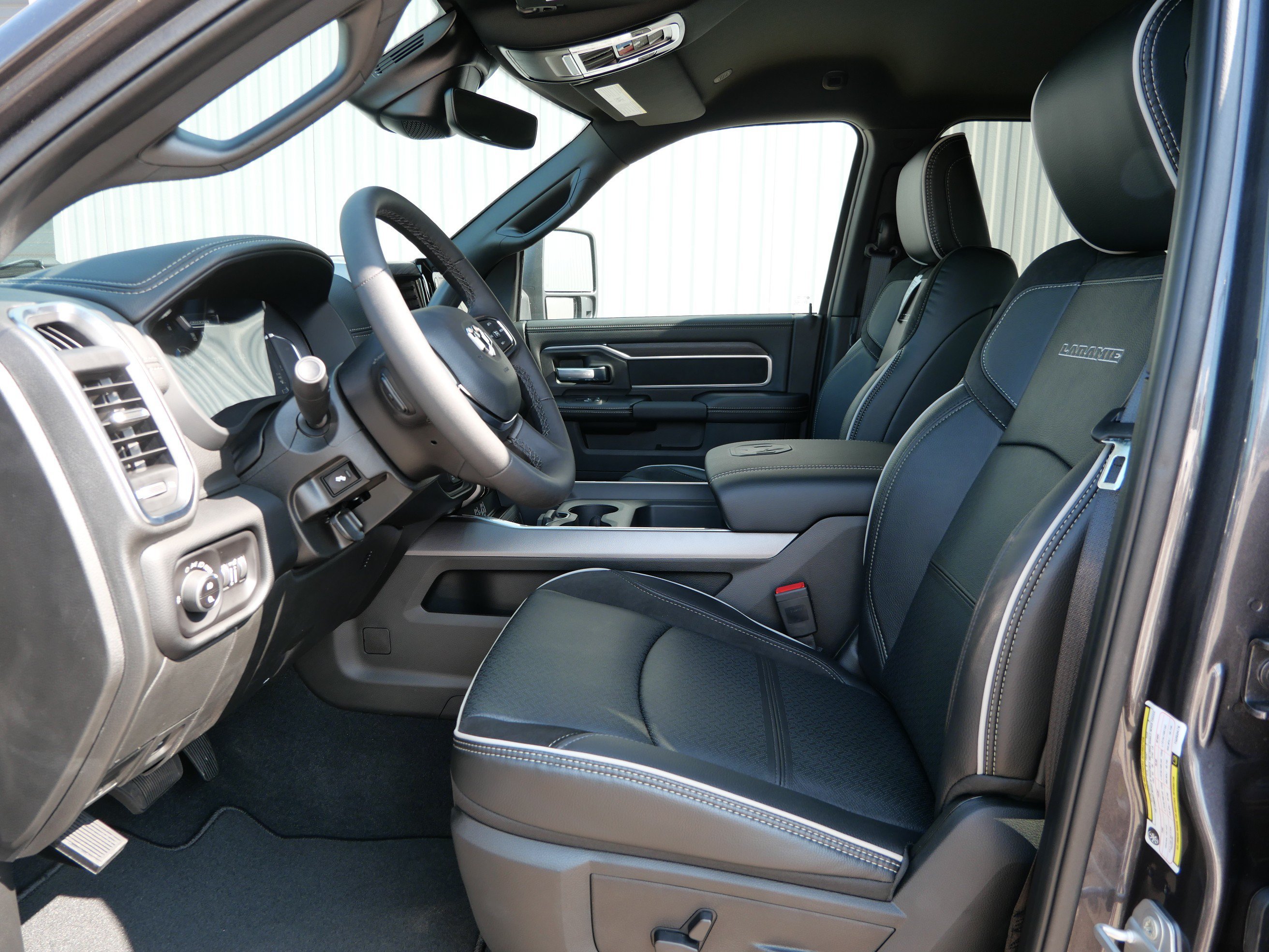 New 2026 Granite Crystal Metallic Clear-Coat Exterior Paint RAM Laramie image 7