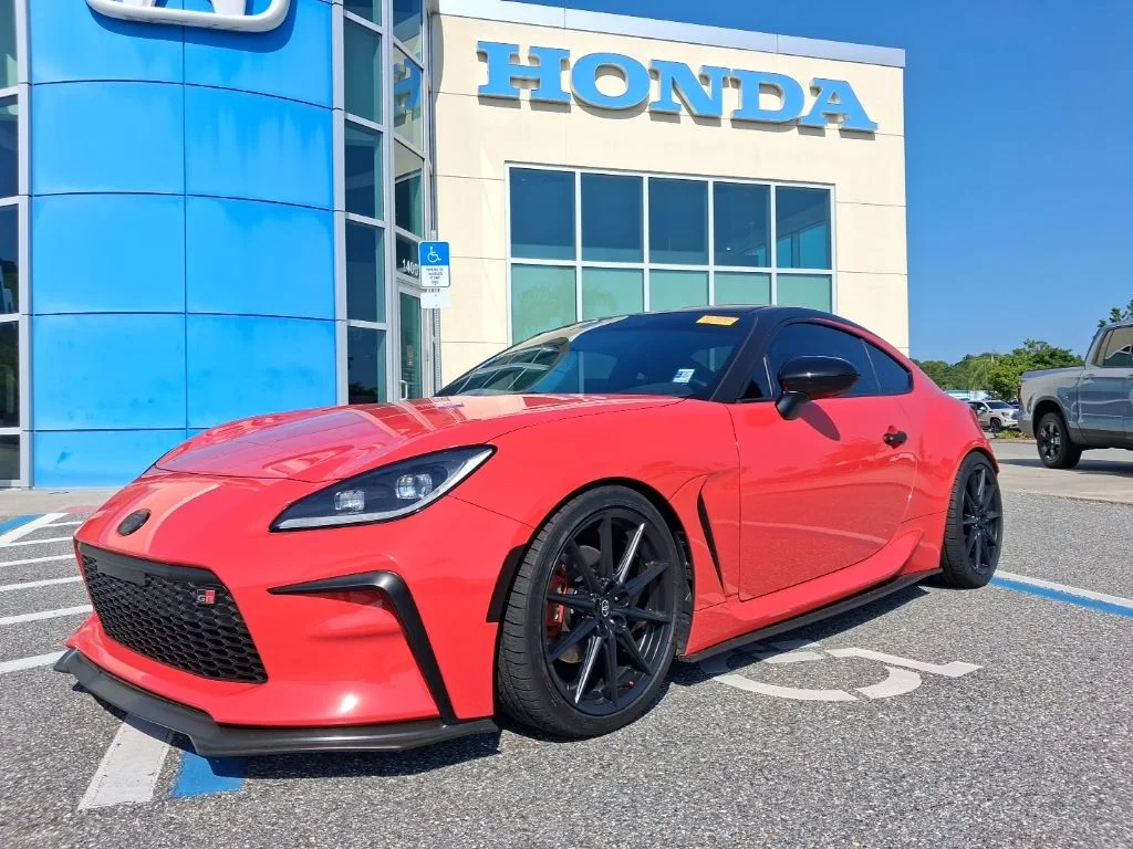 Used 2023  Toyota Premium image 1