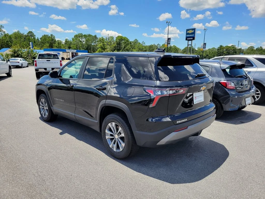 Used 2025 Mosaic Black Metallic Chevrolet LT image 3
