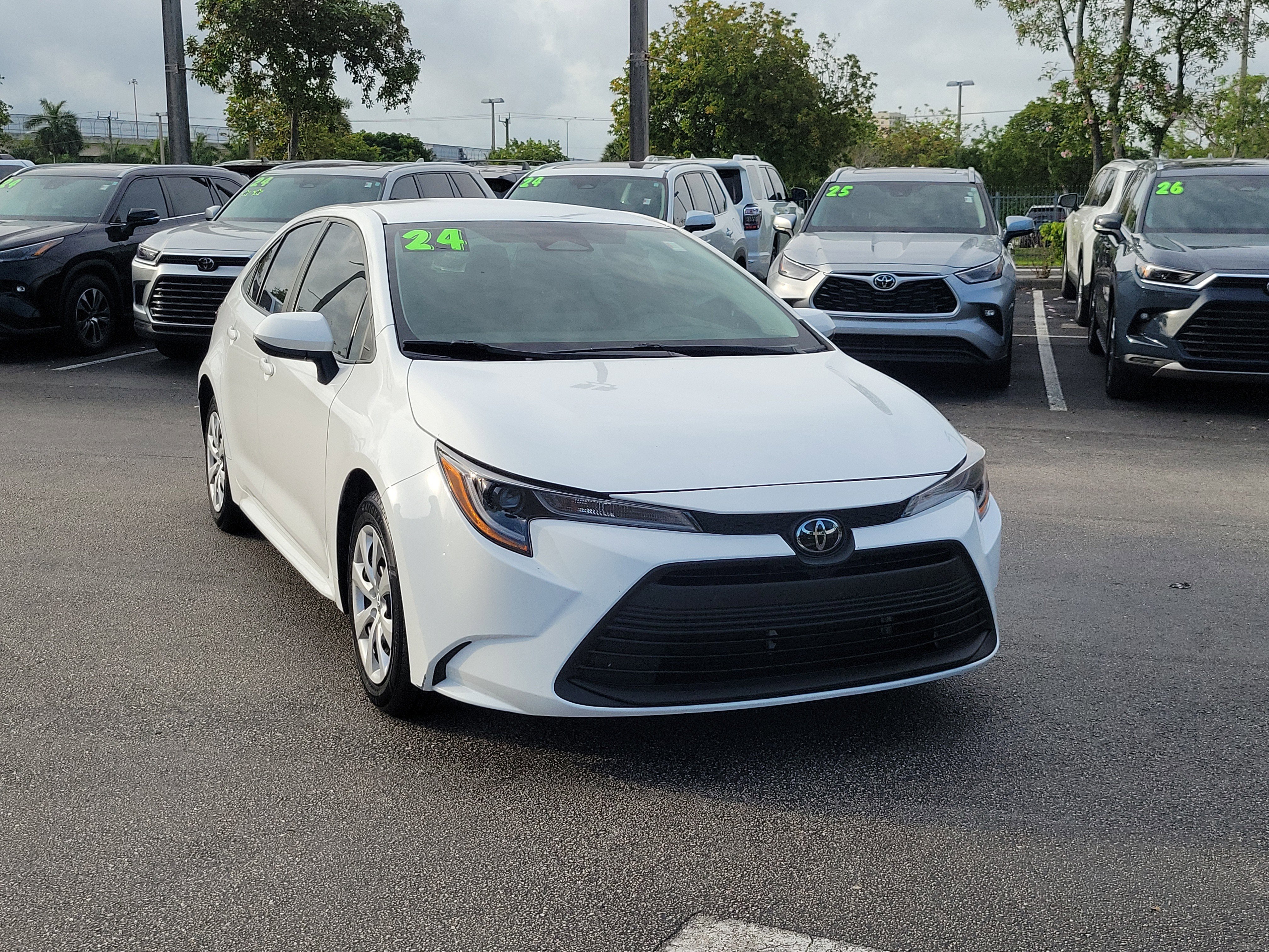 Used 2024 Ice Toyota LE image 3