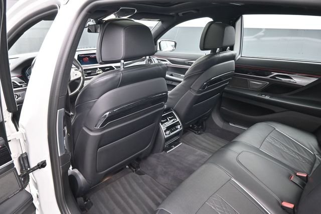 Used 2022 White BMW 740i image 12