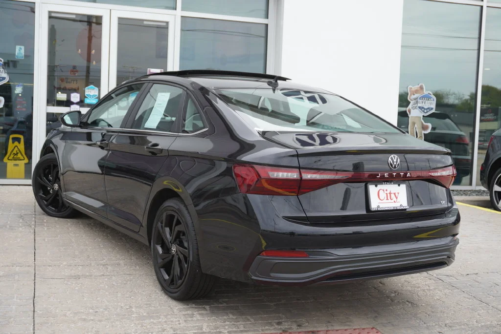 Certified Used 2025 Black Volkswagen 1.5T SE image 12