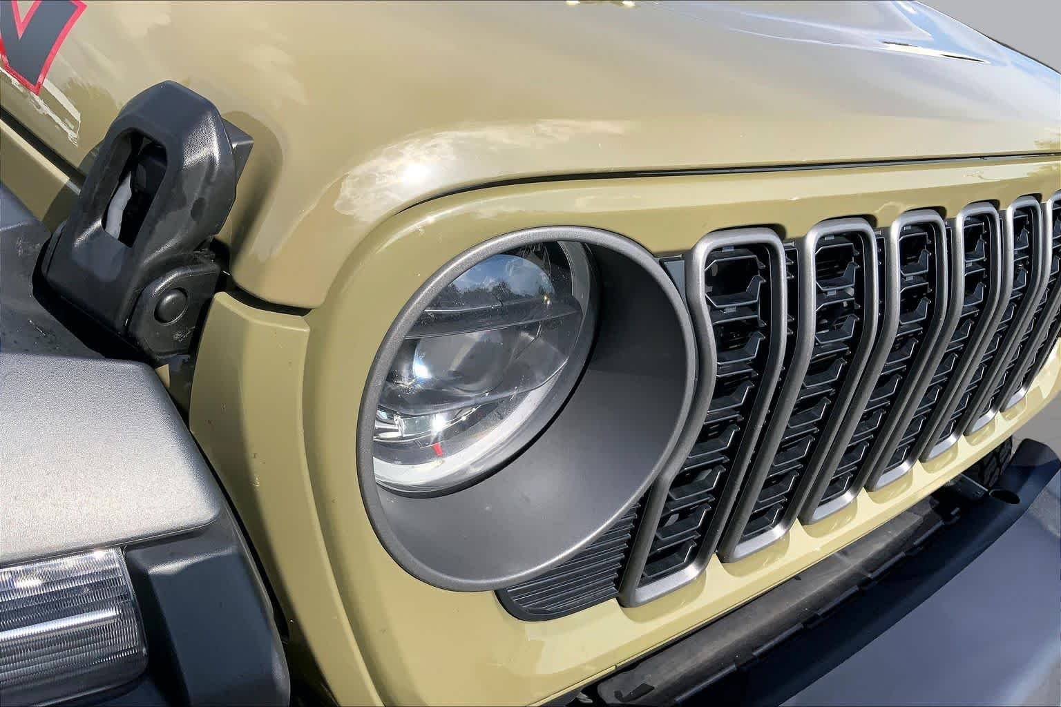 Used 2025 41 Jeep Rubicon image 26