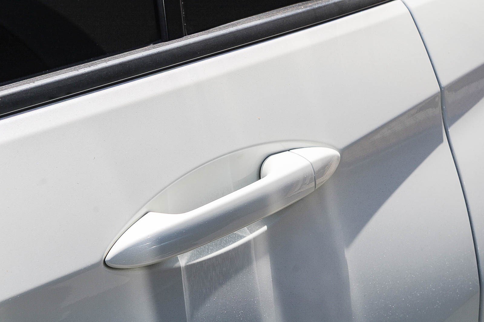 Used 2019 White Diamond Pearl Honda Touring image 12