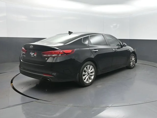 Used 2018 Black Kia S image 30