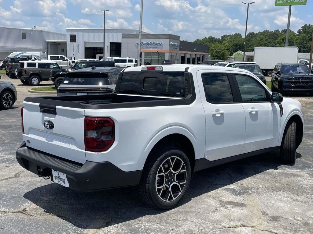 New 2026 Oxford White Ford Lariat® image 3