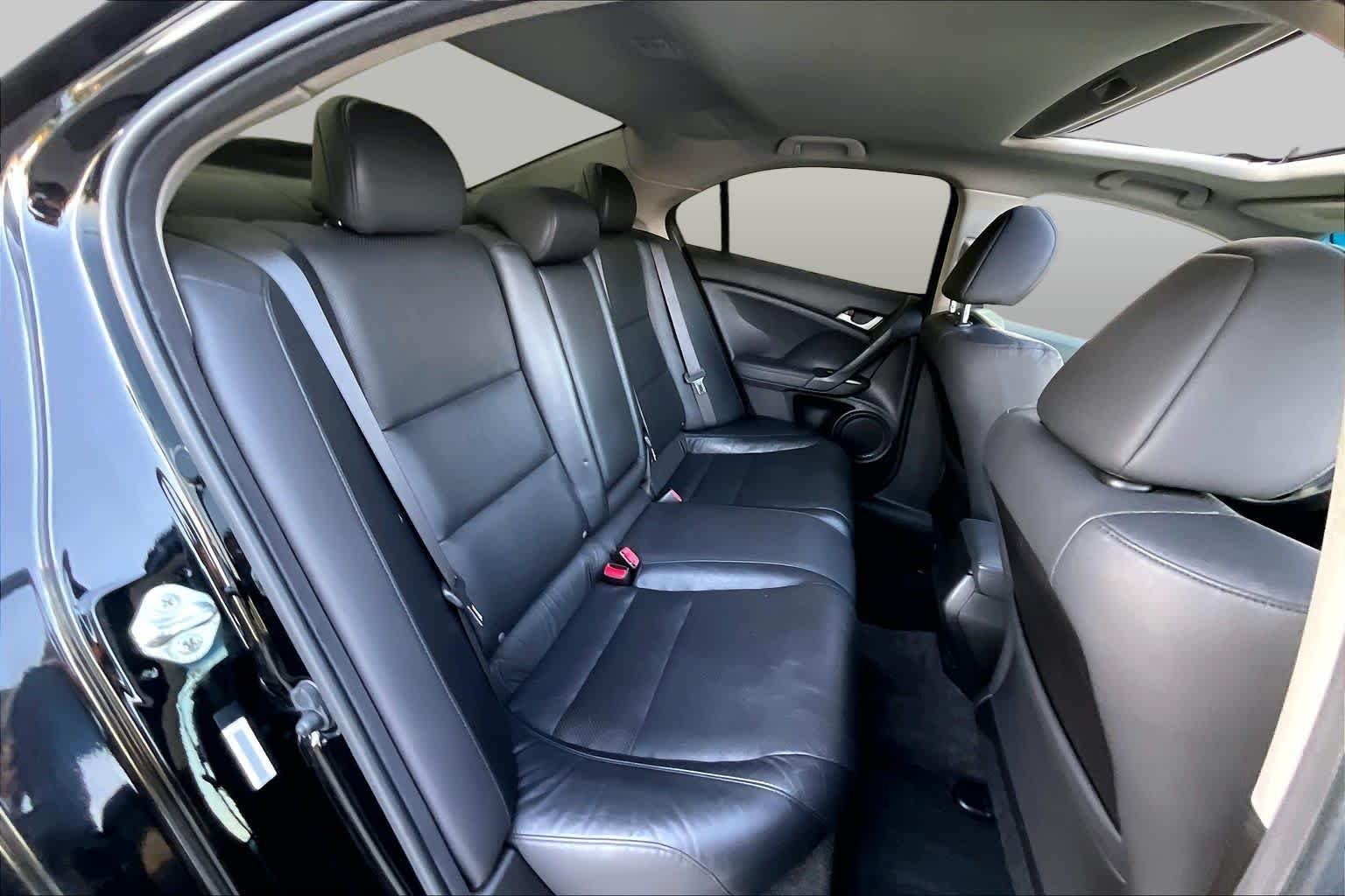 Used 2010 Crystal Black Pearl Acura  image 18