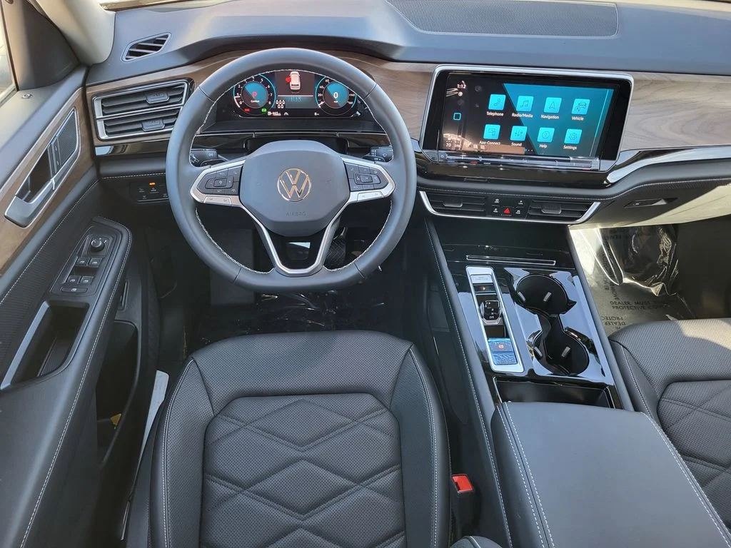 New 2026 Opal White Pearl Volkswagen 2.0T SE W/TECHNOLOGY image 15