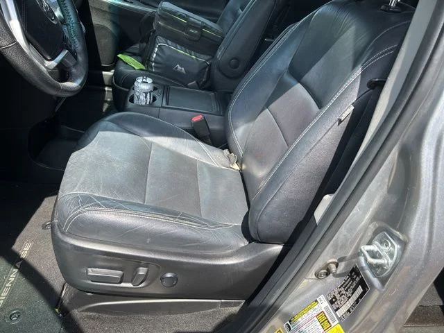 Used 2017 Silver Toyota SE Premium image 17