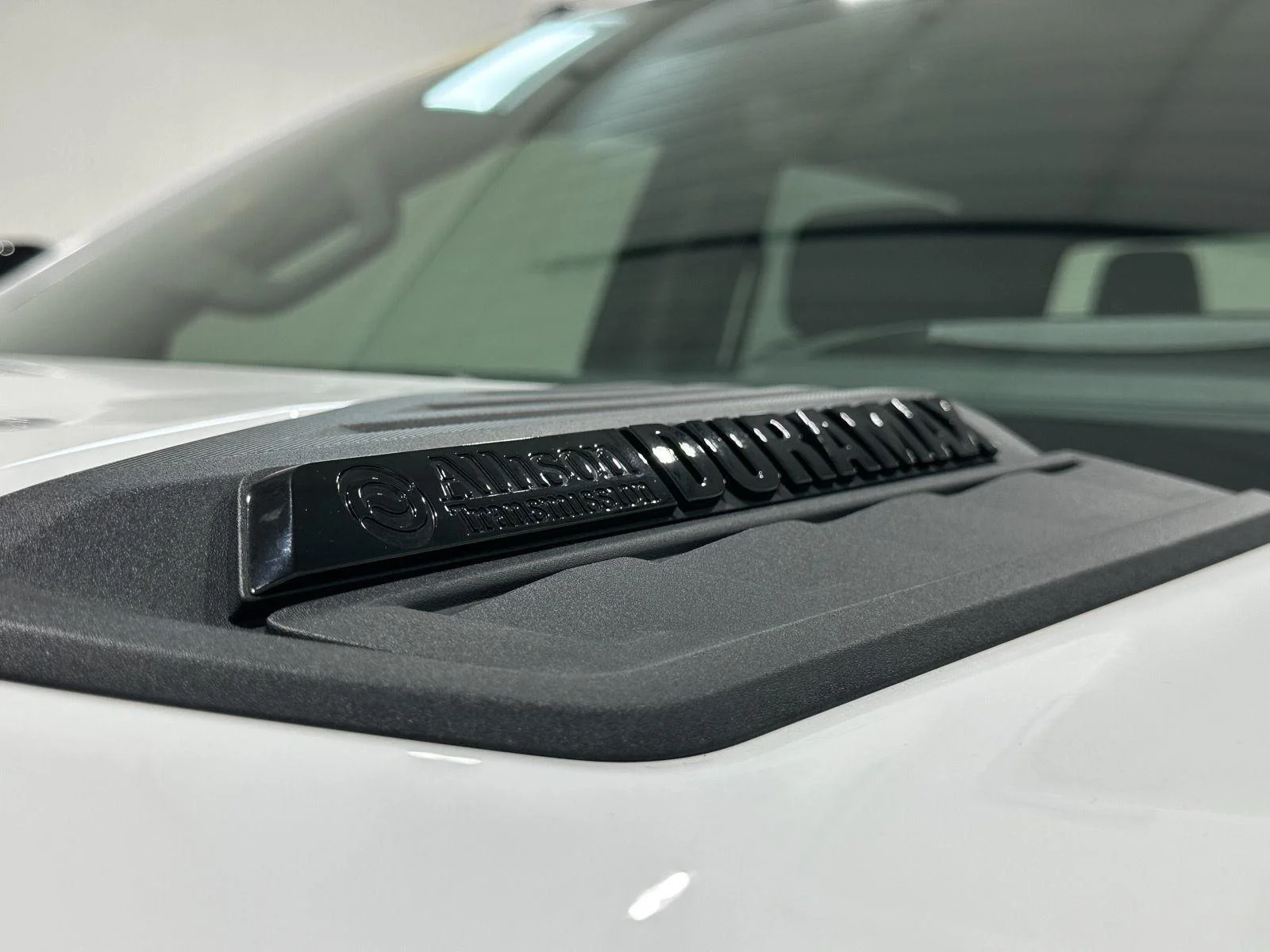 Used 2025 Summit White Chevrolet LTZ image 34