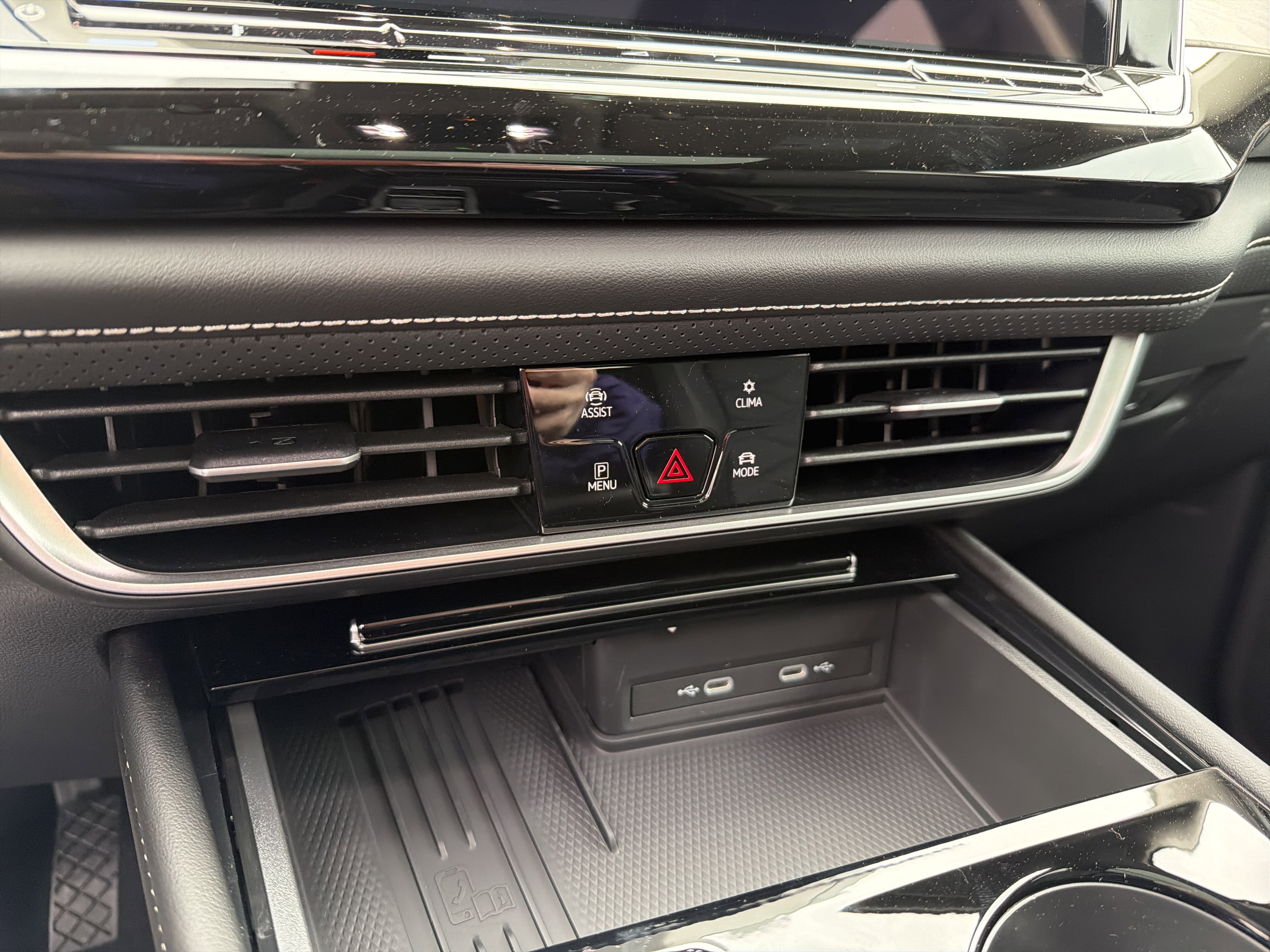 New 2026 Pure Gray Volkswagen 2.0T SE w/Technology image 21