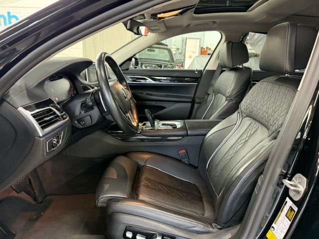 Used 2022 Black BMW 740i xDrive image 7
