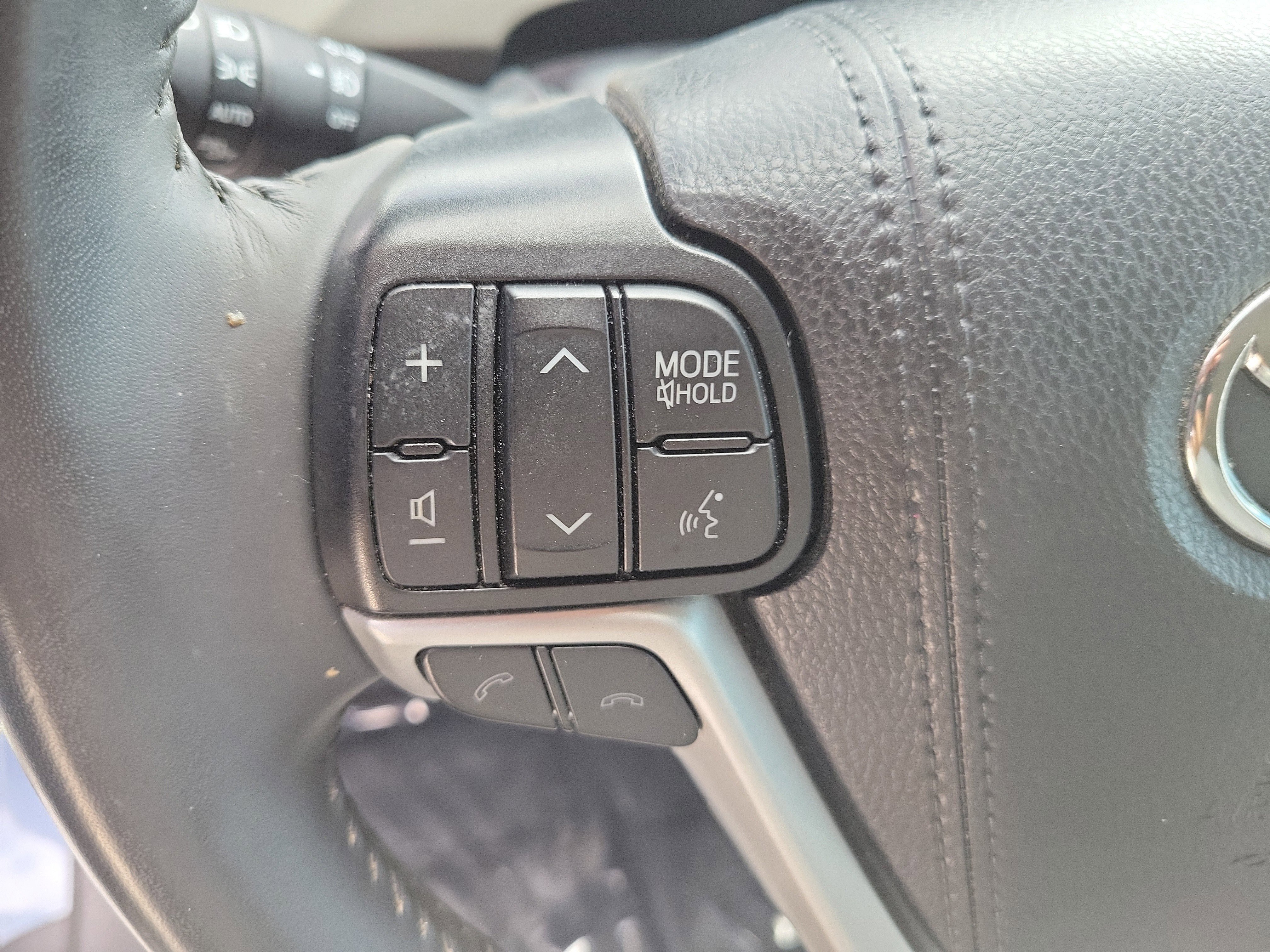 Used 2019 Shoreline Mist Toyota LE Plus image 27