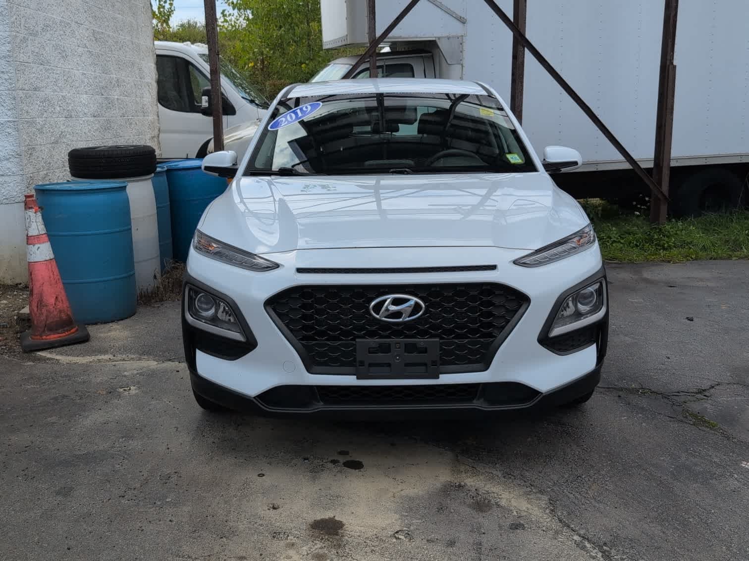 Used 2019 Chalk White Hyundai SE image 2