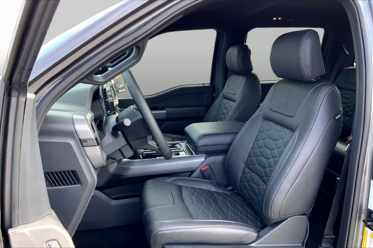 New 2026 Carbonized Gray Metallic Ford XLT image 7