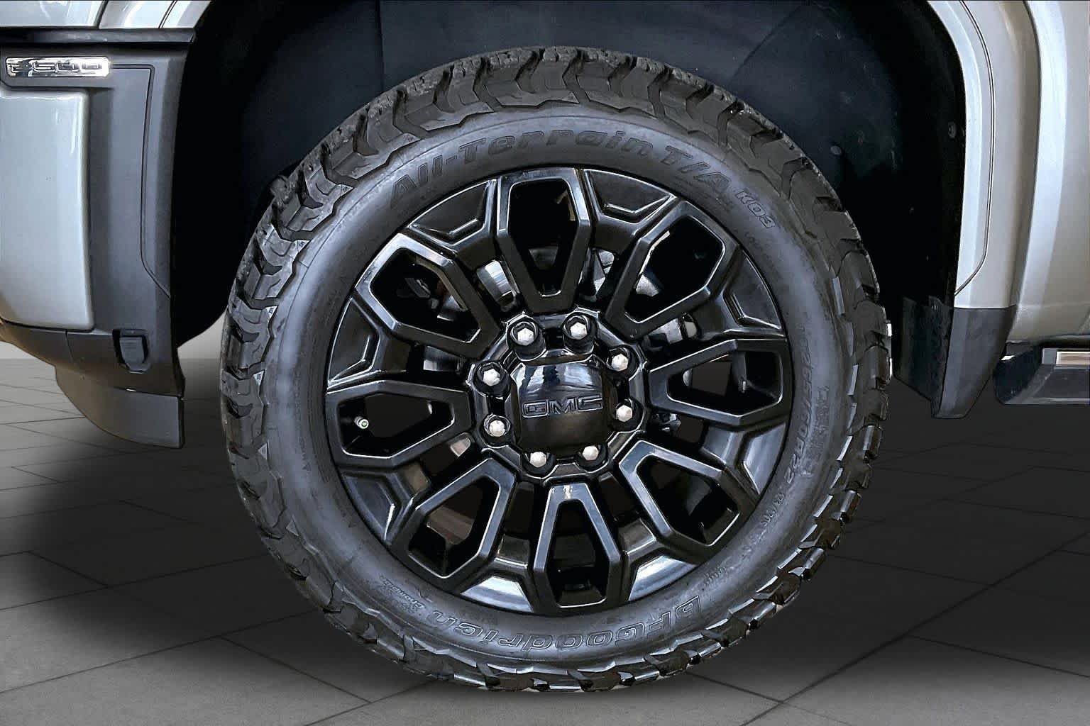 Used 2024 Sterling Metallic GMC Denali image 10