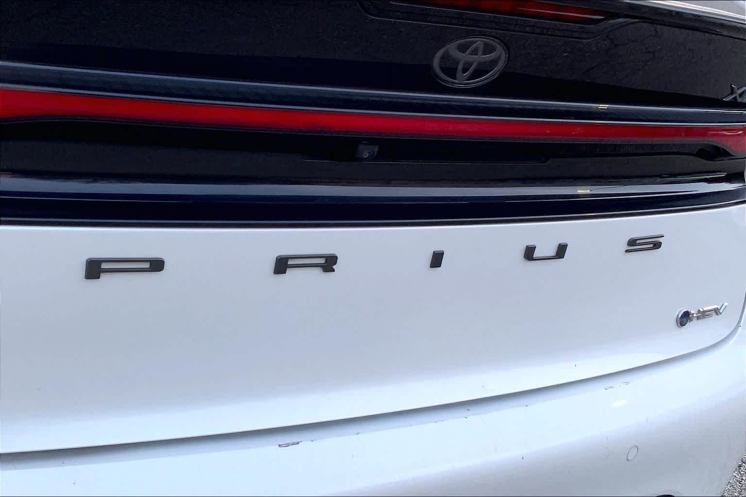 Used 2024 Wind Chill Pearl Toyota XLE image 29