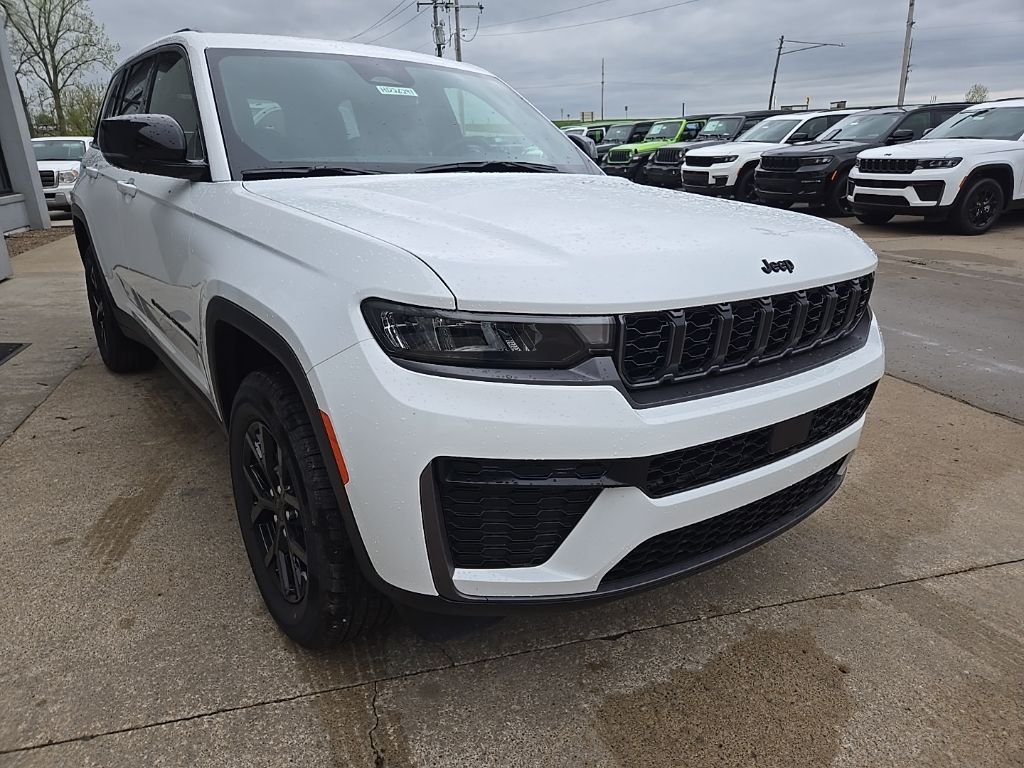 New 2026 Bright White Clear-Coat Exterior Paint Jeep Altitude image 15
