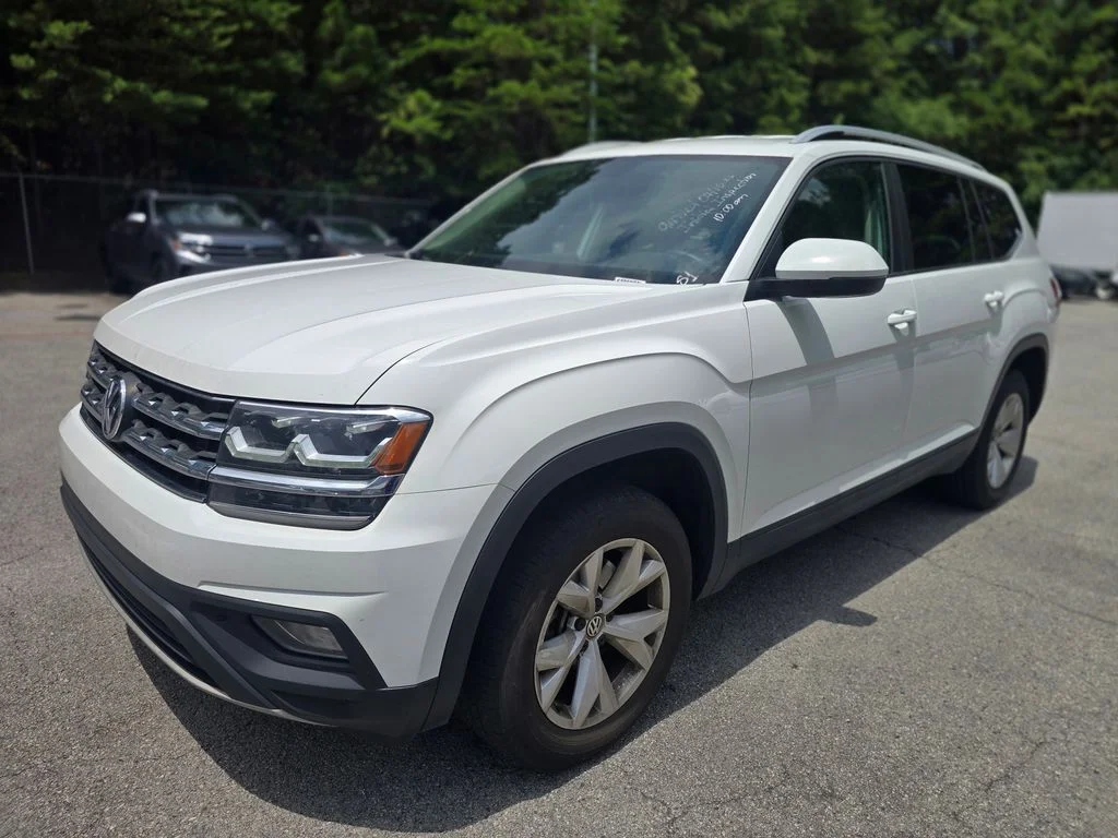 Used 2018 White Volkswagen 3.6L V6 SE image 3