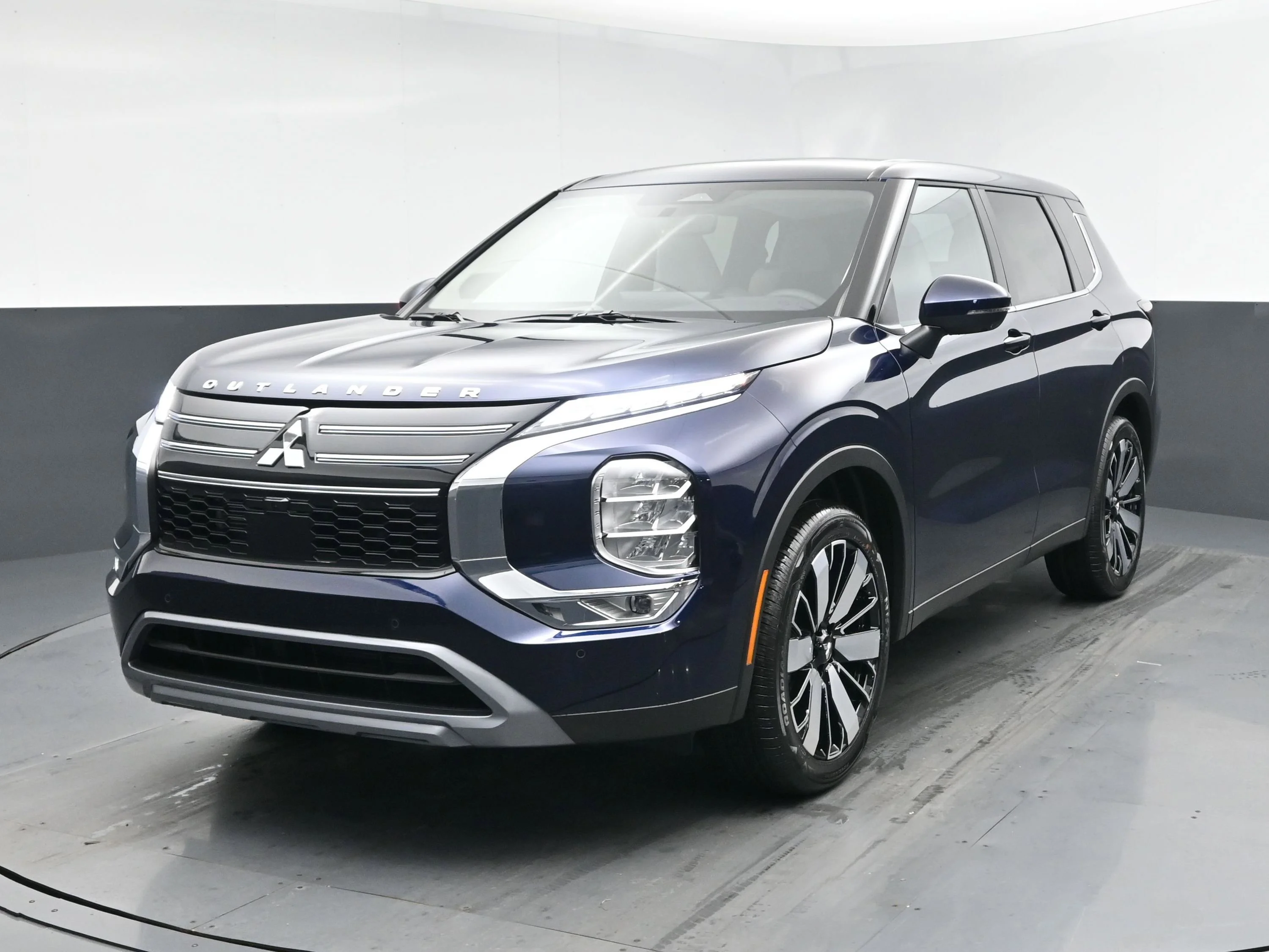 2026 Mitsubishi Outlander SE FWD's photo