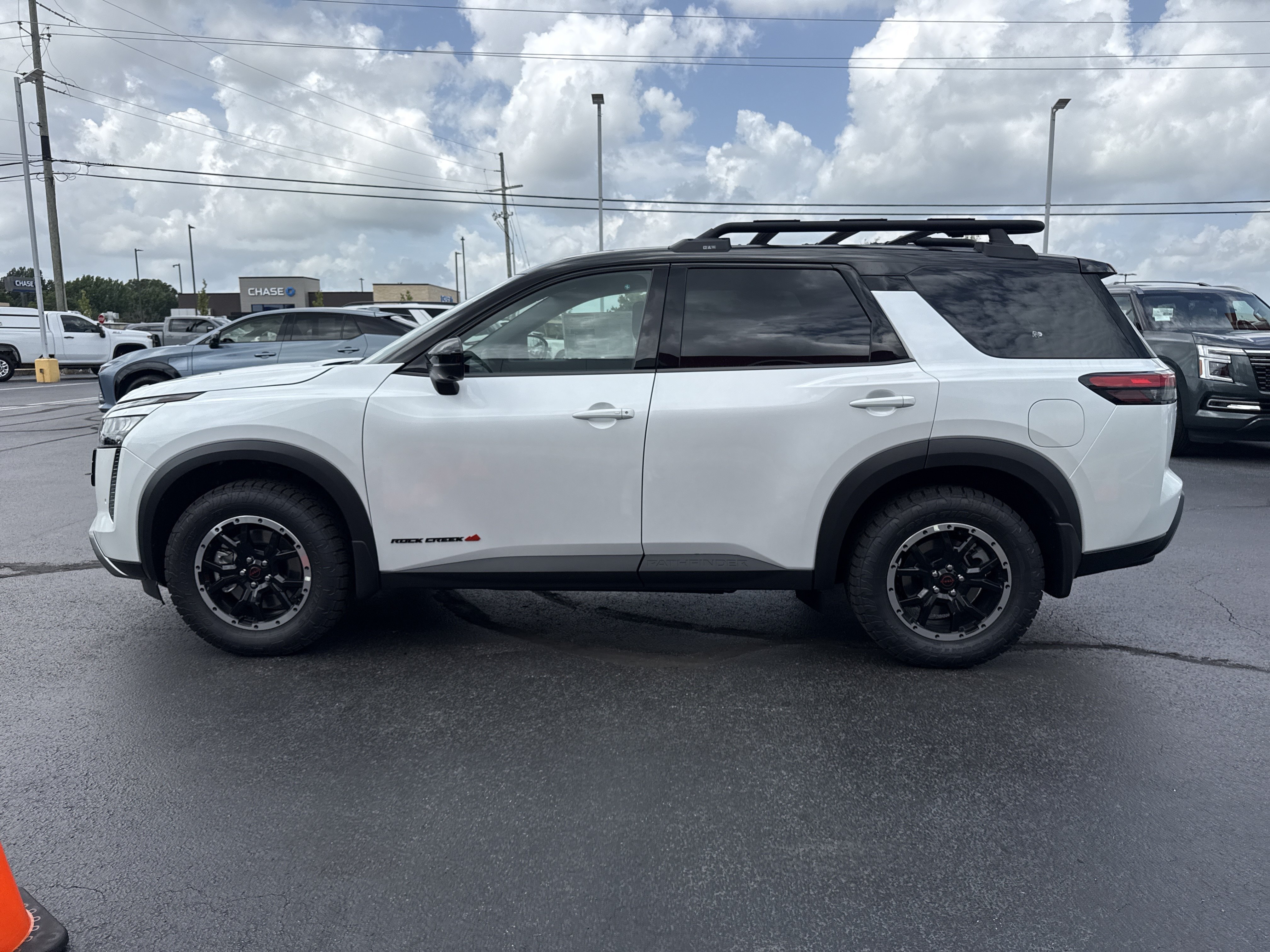 New 2026 Everest White Pearl Tricoat/Super Black Nissan Rock Creek 4WD image 10