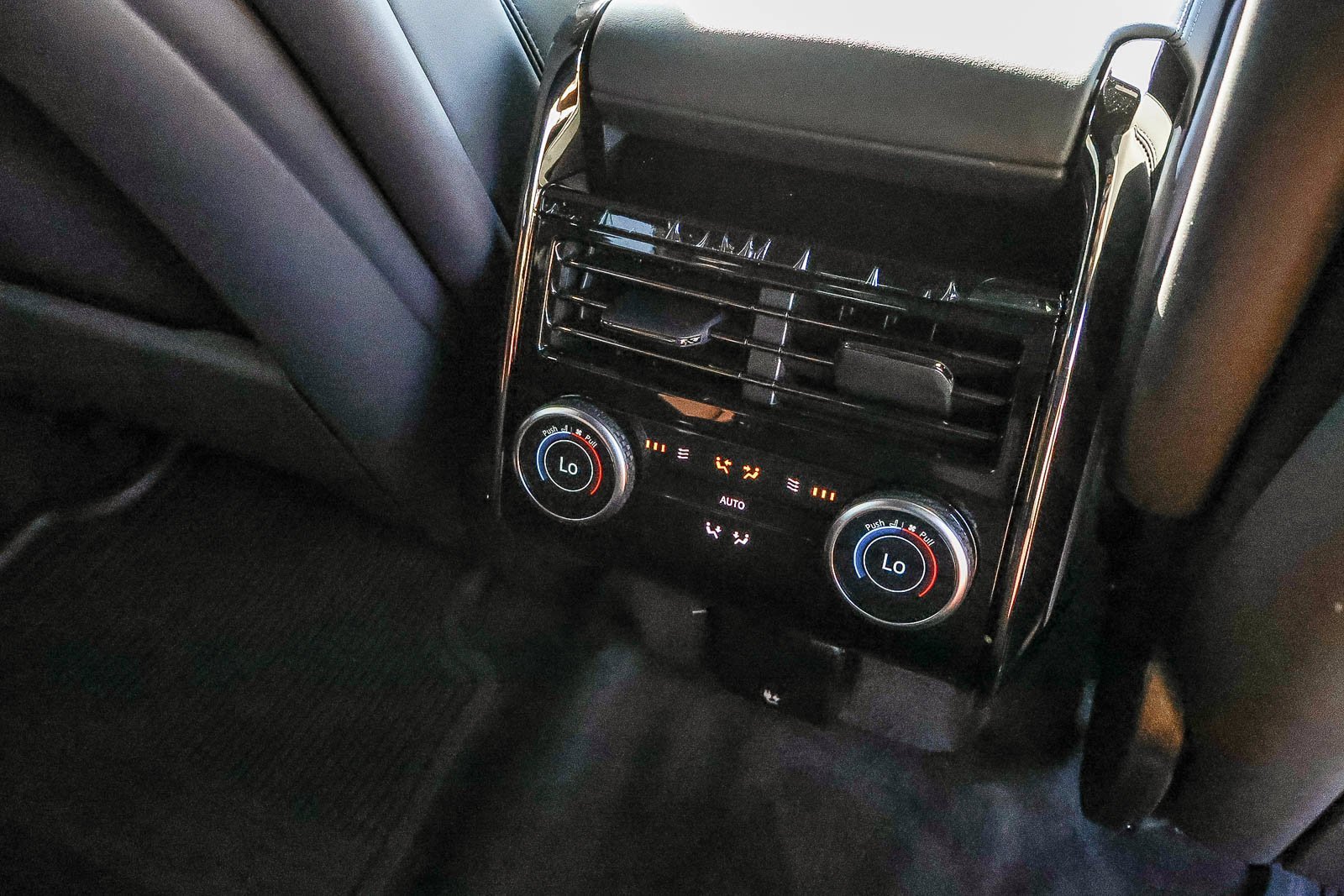 New 2026 Fuji White LAND ROVER Dynamic SE image 21
