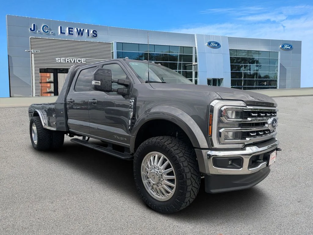 2025 Ford F-550 Super Duty Chassis Cab