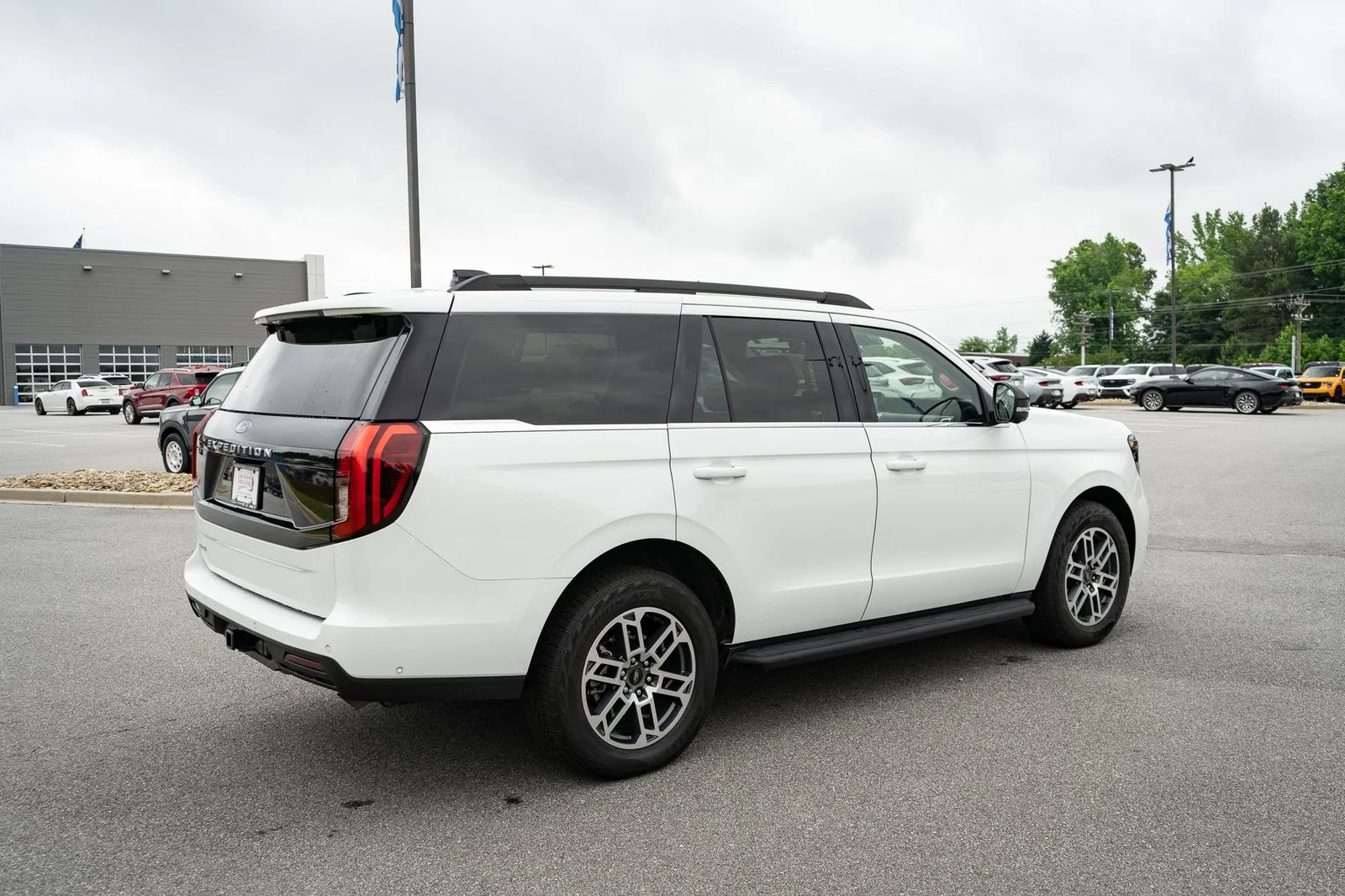 Used 2025 White Ford Active image 10