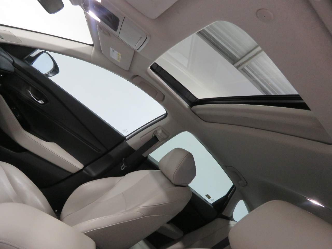 Used 2023 Platinum White Pearl Honda Touring image 14