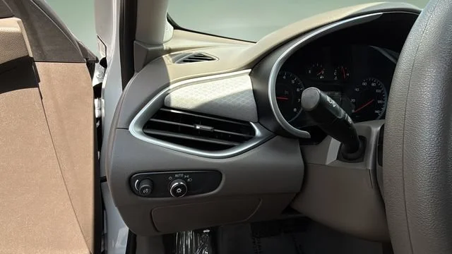 Used 2025 Summit White Chevrolet 1LT image 21