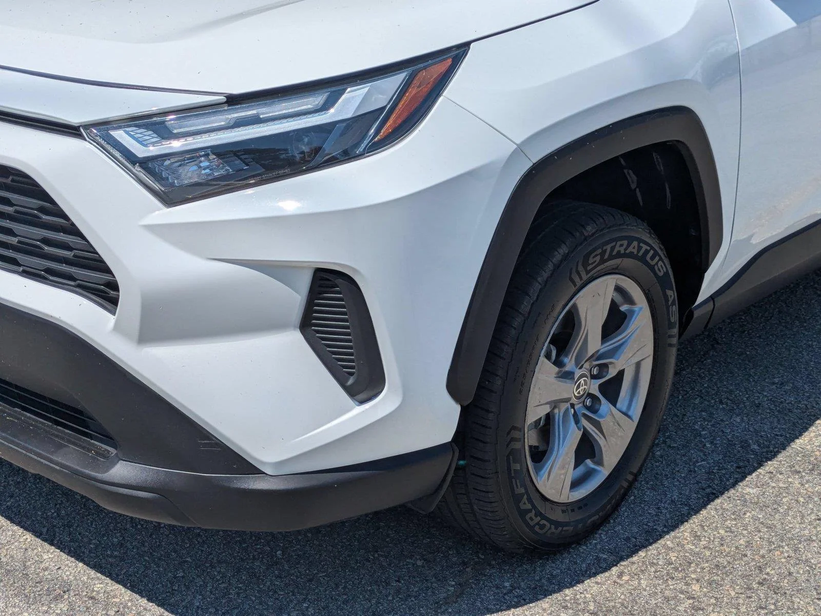 Used 2025 Ice Cap Toyota XLE image 9