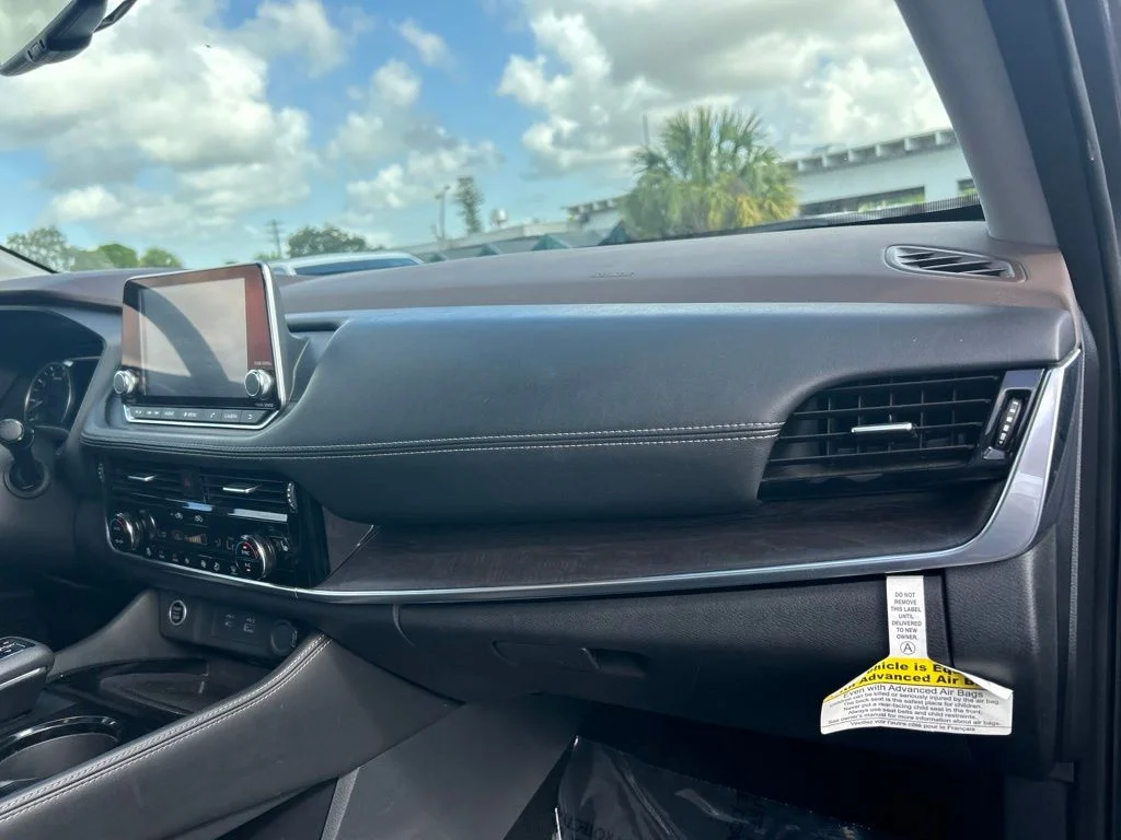 Used 2021 Gray Nissan SL image 24