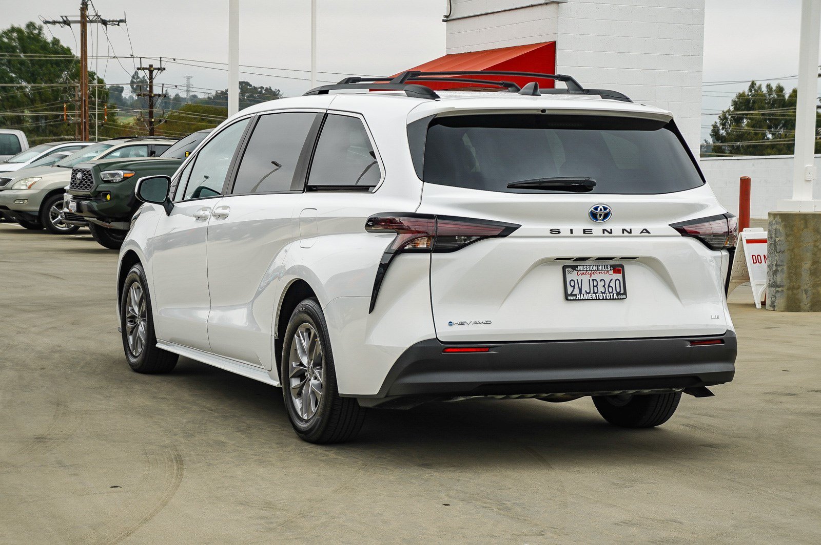 Used 2025 Ice Cap Toyota LE image 4