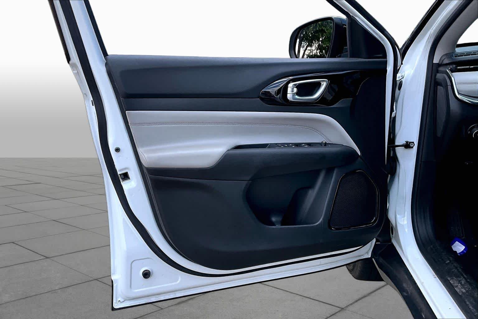 Used 2022 Bright White Clearcoat Jeep Limited image 20